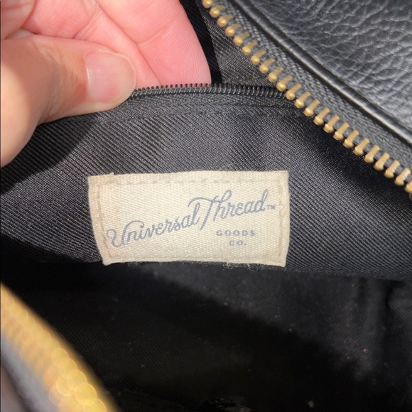 Universal Thread Black Faux Leather Bag with Gold Zipper EUC - Picture 2 of 12